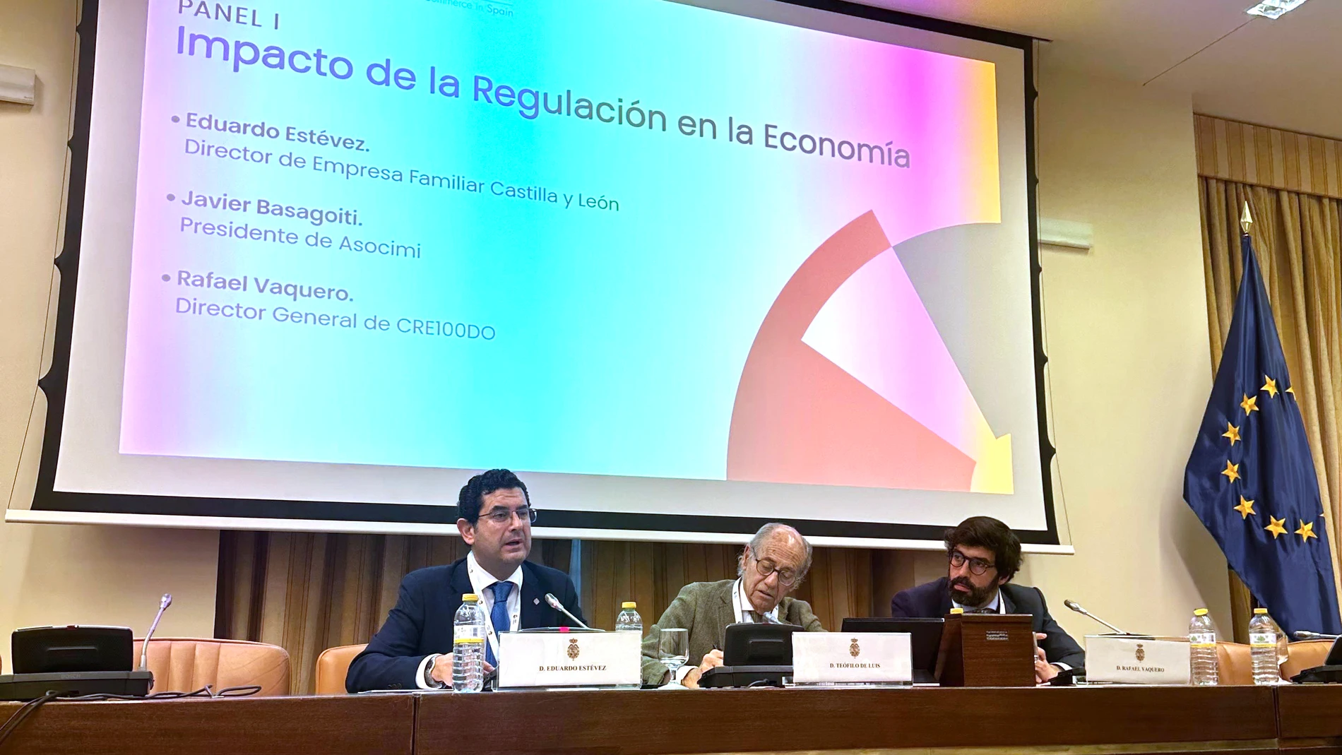 El director de la Asociación Empresa Familiar de Castilla y León , Eduardo Estévez, participa en el Congreso de los Diputados en la jornada “La regulación y la economía”