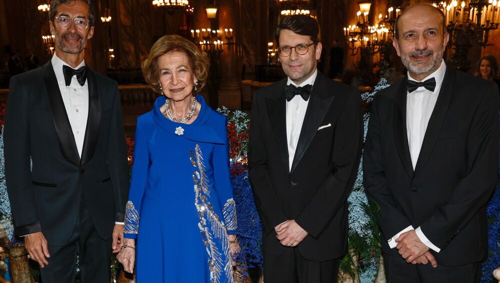 La Reina Sofía deslumbra con vestido joya en su gran noche en la ópera de  París
