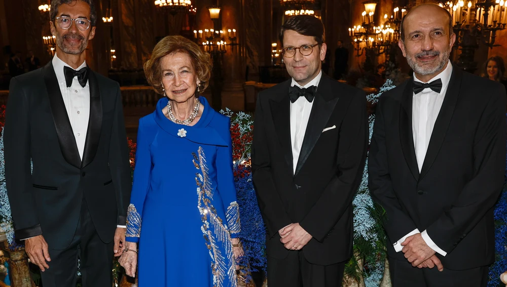 La Reina Sofía deslumbra con vestido joya en su gran noche en la ópera de París
