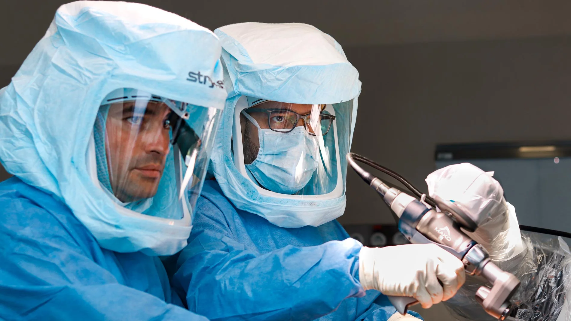 Es el único hospital en España en ofrecer a sus pacientes cirugía de prótesis total y parcial de rodilla o de prótesis de cadera con Mako SmartRobotics.