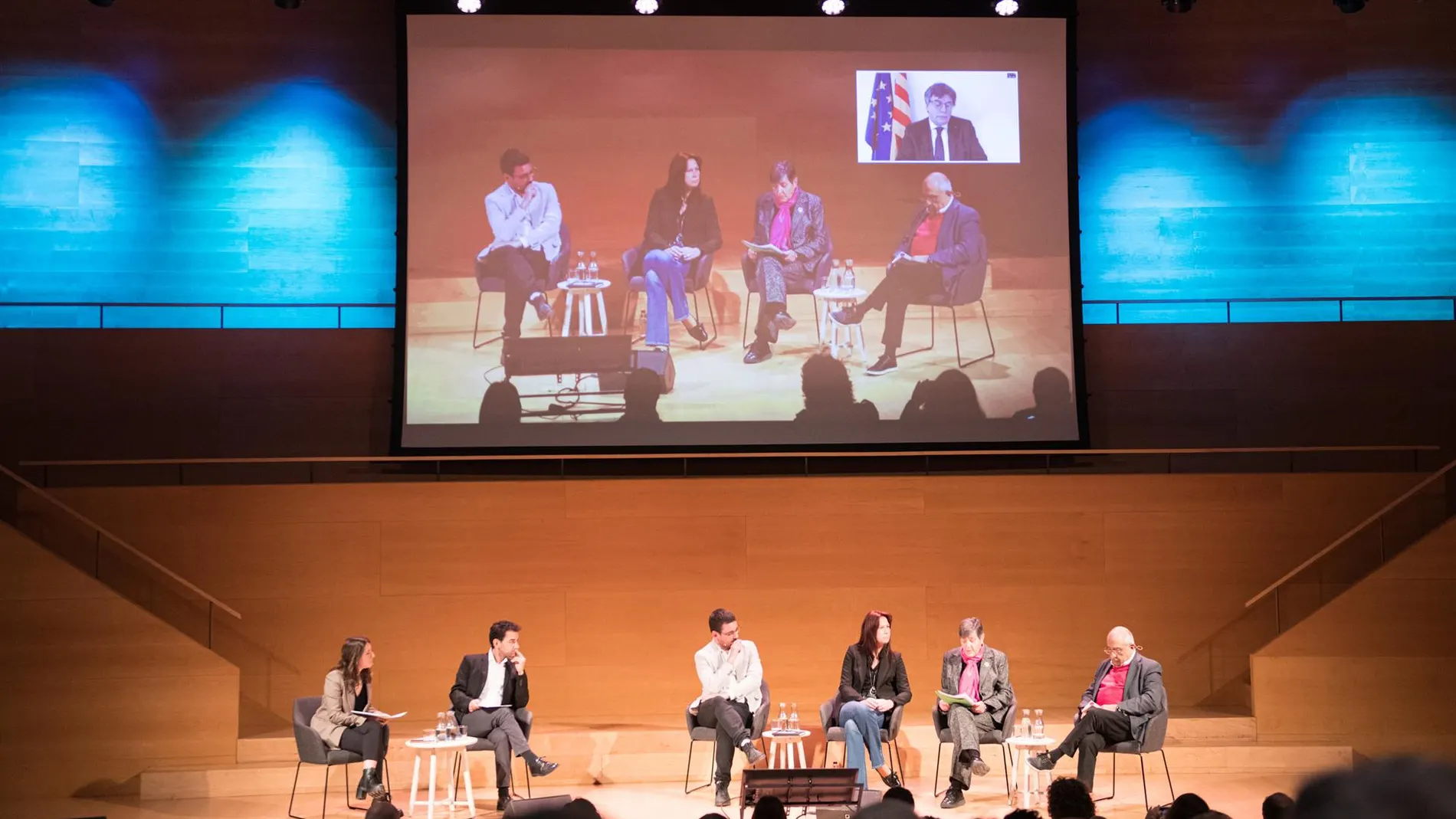 Puigdemont plantea asegurar el "ascensor social" en las políticas migratorias en Cataluña