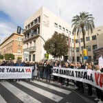 Centenar de personas reclaman ante la Delegación del gobierno la Presa de Tabala