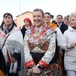 La vicepresidenta, Isabel Blanco, durante el Encuentro de Águedas de Muelas del Pan, junto a la consejera Leticia García