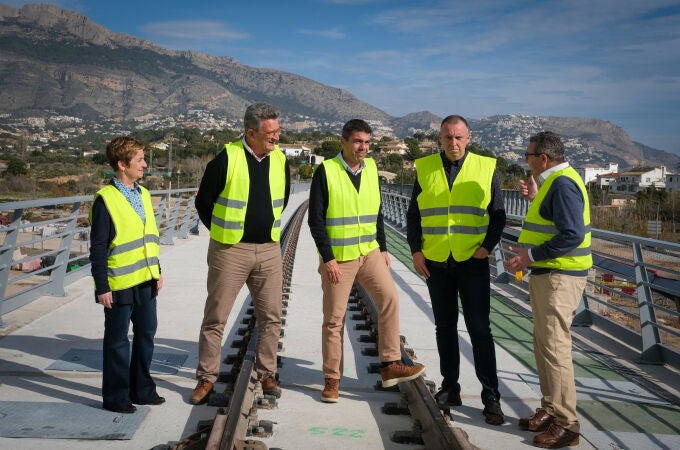 Mazón avanza que el 28 de enero se reabrirá el tramo Altea-Calp del TRAM para conectar sin transbordos Dénia y Benidorm