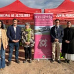 El consejero de Fomento e Infraestructuras, Jorge García Montoro, visita el solar donde se ubicará el residencial de 'La Rosaleda', un modelo de 'cohousing' que se incluirá en el nuevo decreto de vivienda asequible