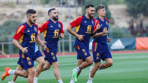 Borja Iglesias en un entrenamiento con la Selección