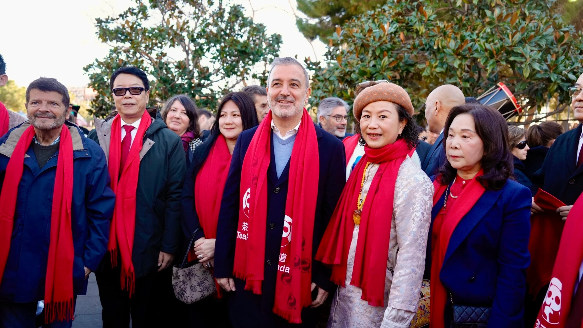 El alcalde de Barcelona, Jaume Collboni, y la cónsul general de la República Popular de la China en Barcelona, Meng Yuhong, en la celebración del Año Nuevo Chino en la ciudad REMITIDA / HANDOUT por AYUNTAMIENTO DE BARCELONA Fotografía remitida a medios de comunicación exclusivamente para ilustrar la noticia a la que hace referencia la imagen, y citando la procedencia de la imagen en la firma 25/01/2025