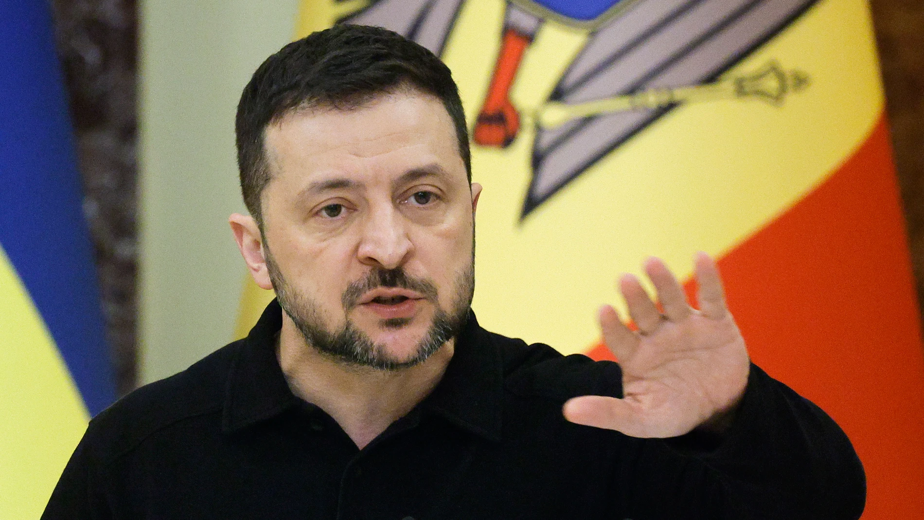 Kyiv (Ukraine), 25/01/2025.- Ukraine's President Volodymyr Zelensky speaks during a press conference with his Moldovan counterpart following their meeting in Kyiv, Ukraine, 25 January 2025. Maia Sandu arrived in Kyiv to meet with top Ukrainian officials amid the Russian invasion. (Zelenski, Moldavia, Rusia, Ucrania, Kiev) EFE/EPA/SERGEY DOLZHENKO