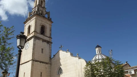 Fachada del campanario de Chella, donde se rinde homenaje a San Fumat en las fiestas