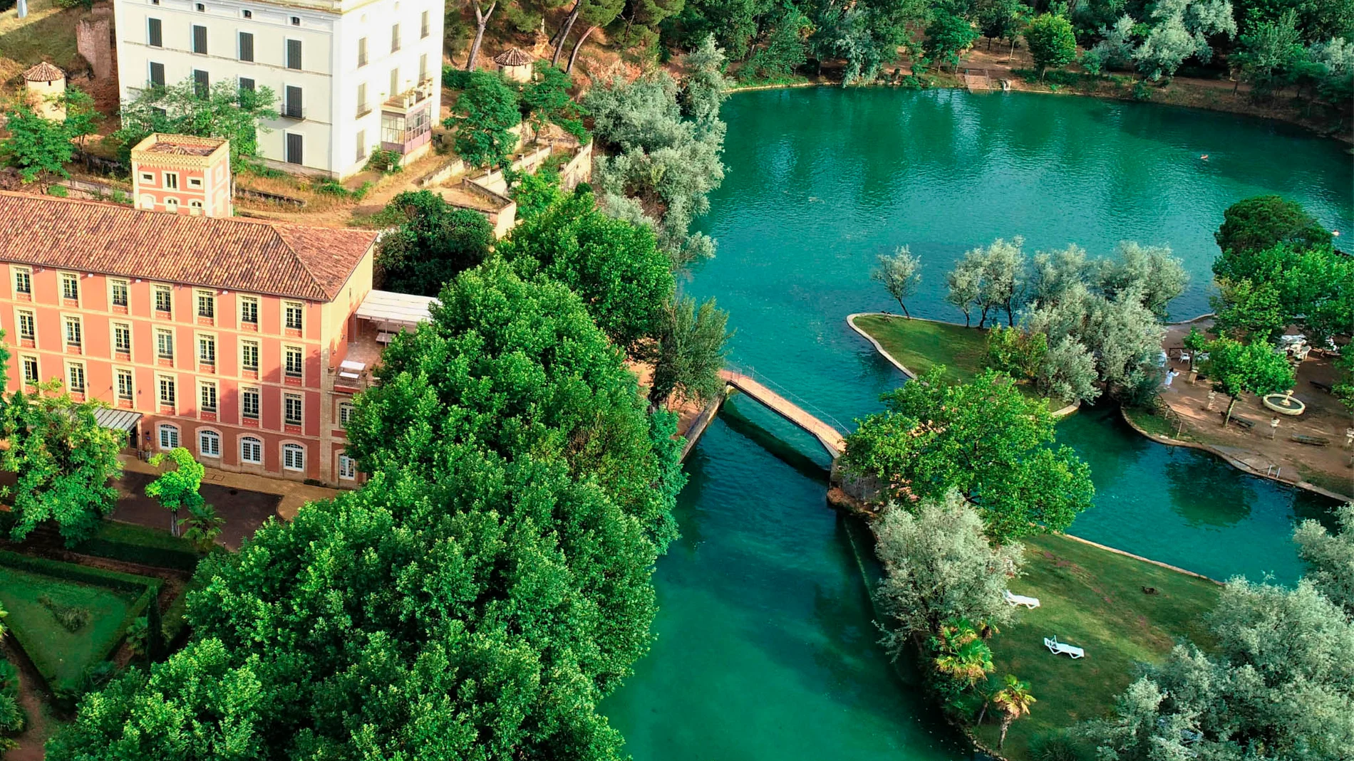 El lago termal más grande de Europa se encuentra en Zaragoza: con temperaturas de hasta 34 grados