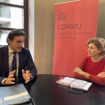 El consejero de Fomento e Infraestructuras, Jorge Garcia Montoro, y la decana-presidenta del Colegio Oficial de Arquitectos de la Región de Murcia (COAMU), María José Peñalver Sánchez