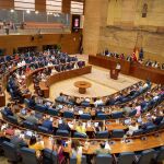 MADRID.-PP y PSOE defienden la subida de sueldos en la Asamblea, Vox la rechaza y MM pide condicionarla a las pensiones