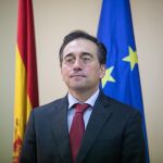 Albares reitera el apoyo de España a Ucrania ante la guerra "injusta" e "injustificable" con Rusia