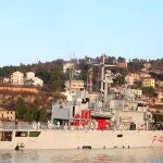 Un barco militar italiano con inmigrantes se dirige a Albania