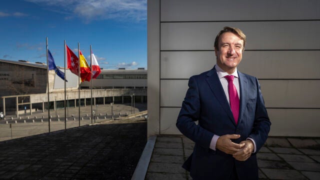 Jesús Moreno García, alcalde de Tres Cantos, posa en el ayuntamiento el pasado martes 28 de enero.