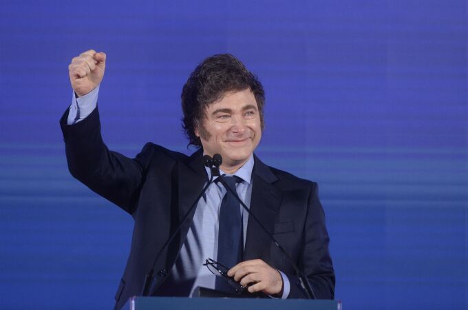 Milei llegó a Argentina con una fuerte crisis económica y está consiguiendo reducir la inflación, aumentar los sueldos y acabar con la pobreza