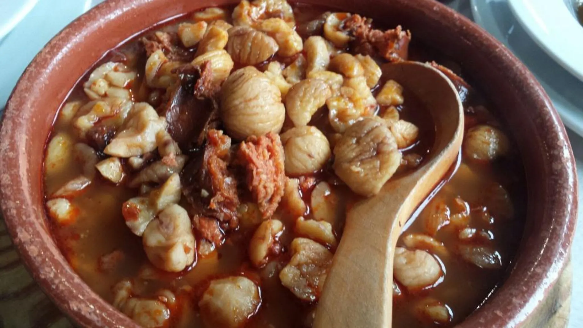 Ni fabada ni cachopo: el mejor plato de cuchara asturiana para comer en invierno es este y se cocina en pocos sitios