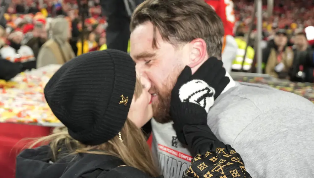 El beso viral entre Taylor Swift y Travis Kelce
