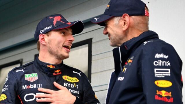 Verstappen, junto a Newey