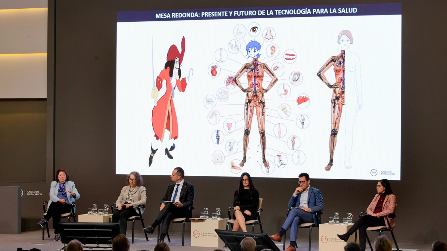 Expertos reunidos en el debate el "Presente y futuro de la tecnología para la salud"