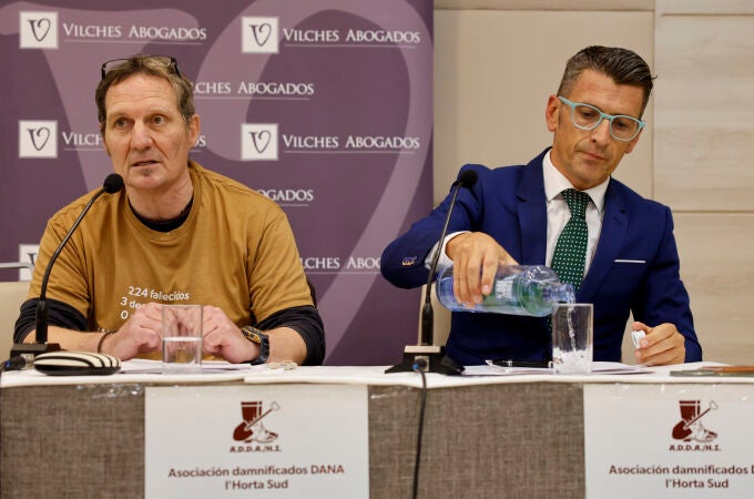 El presidente de la Asociación, Christian Lesaec, y el abogado Manuel Hernández