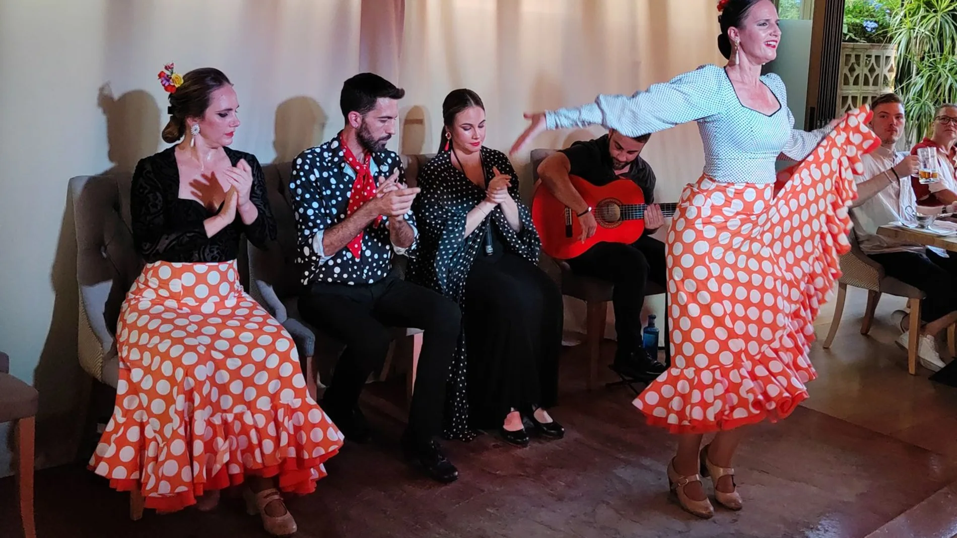 El restaurante Tipi Tapa, uno de los cinco seleccionados del mes y conocido por sus selectas carnes, también ofrece espectáculos de flamenco