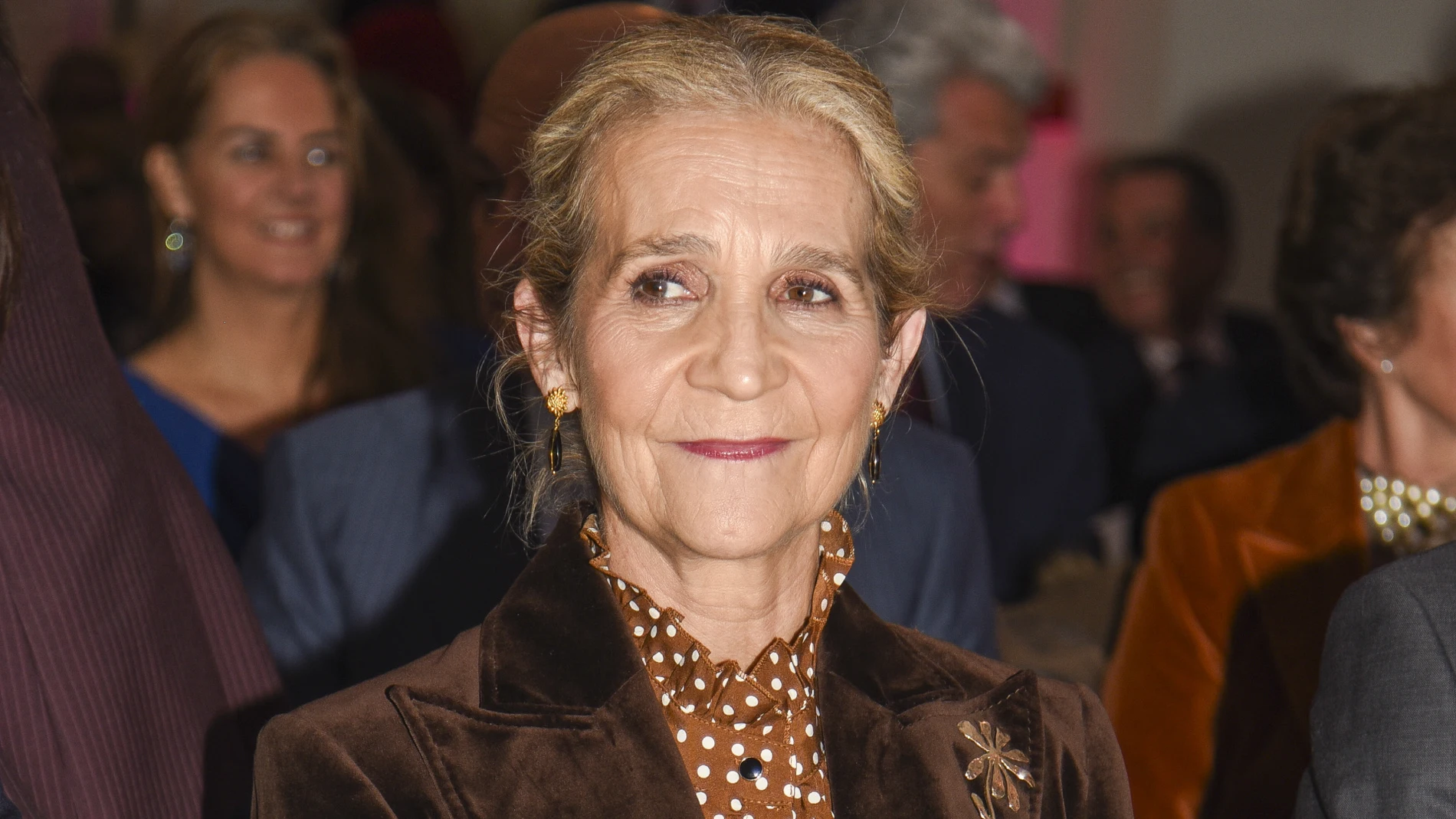 La Infanta Elena se vuelca con las víctimas de la DANA