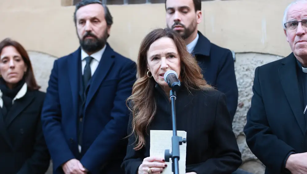 Antonio Sanz y Patricia del Pozo asisten a la misa en memoria de Alberto Jiménez-Becerril y Ascensión García Ortiz