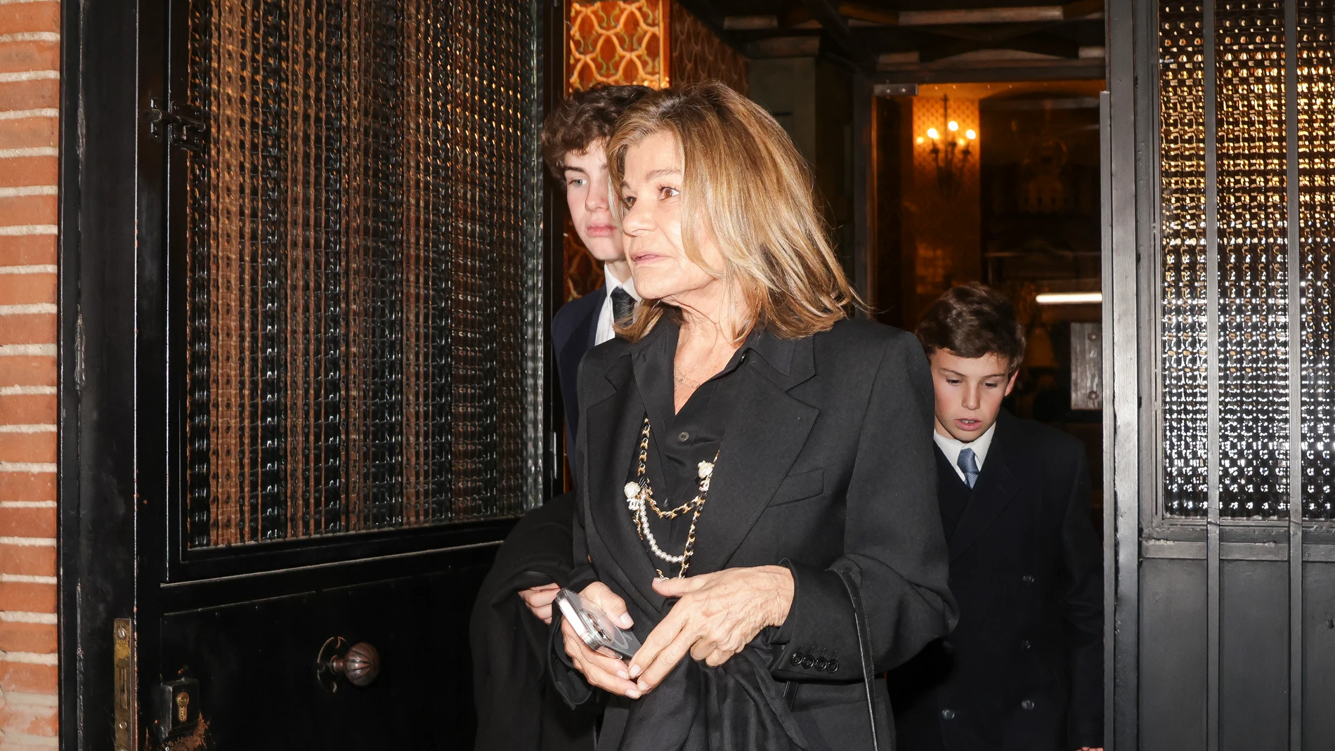 Cari Lapique, a la salida del funeral de su hermano