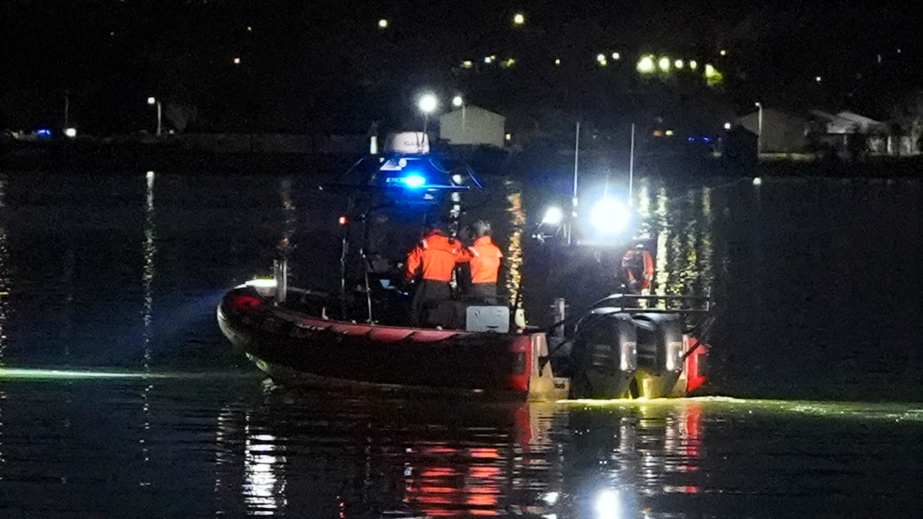 A boat works the scene near Ronald Reagan Washington National Airport, Thursday, Jan. 30, 2025, in Arlington, Va. (AP Photo/Alex Brandon)