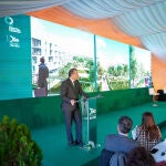 El presidente de la Diputación de Sevilla, Javier Fernández, interviene en el acto de presentación del proyecto Barrio de Quarto