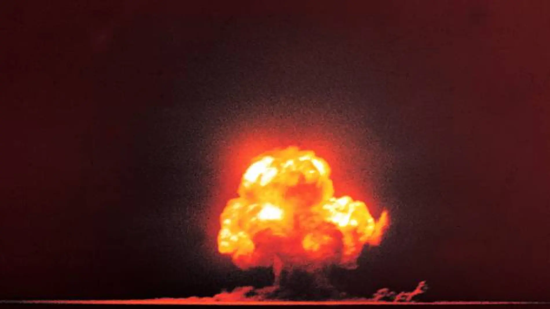 Explosión nuclear de la prueba Trinity como parte del proyecto Manhattan, la primera de la historia..