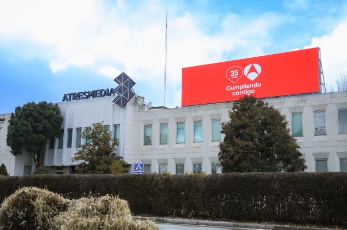 Fachada del 35 aniversario de Antena 3