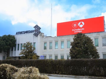 Fachada del 35 aniversario de Antena 3