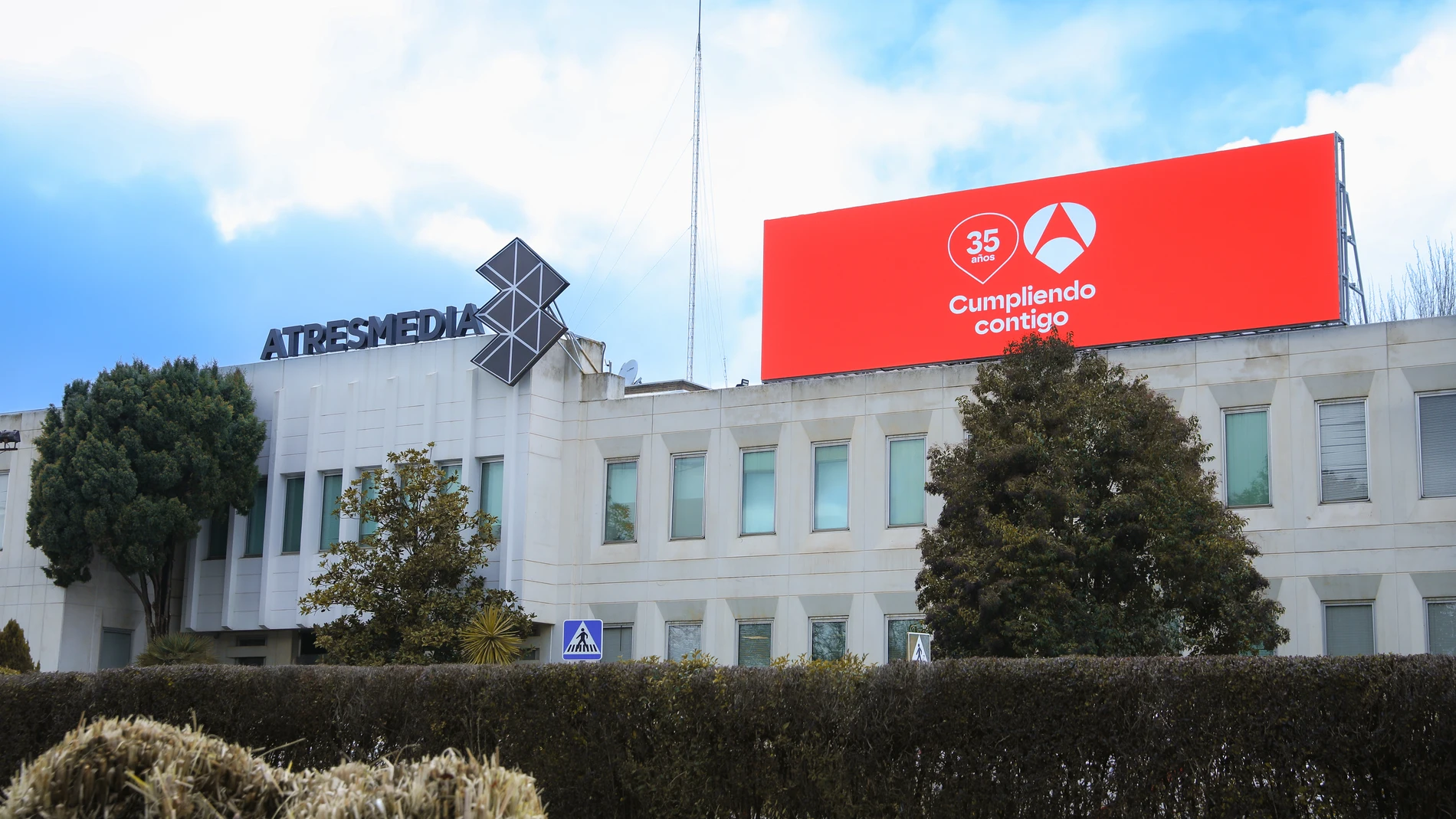 Fachada del 35 aniversario de Antena 3