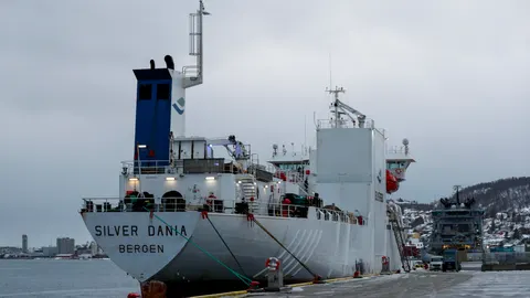 El buque anclado en el puerto noruego de Tromso para su inspección