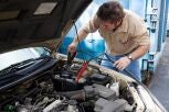 Un mecánico tiene el truco perfecto para cuando no te arranca el coche por problemas con la batería