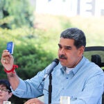 Nicolás Maduro dice que está "haciendo gestiones" para que deporten a Juan Guaidó