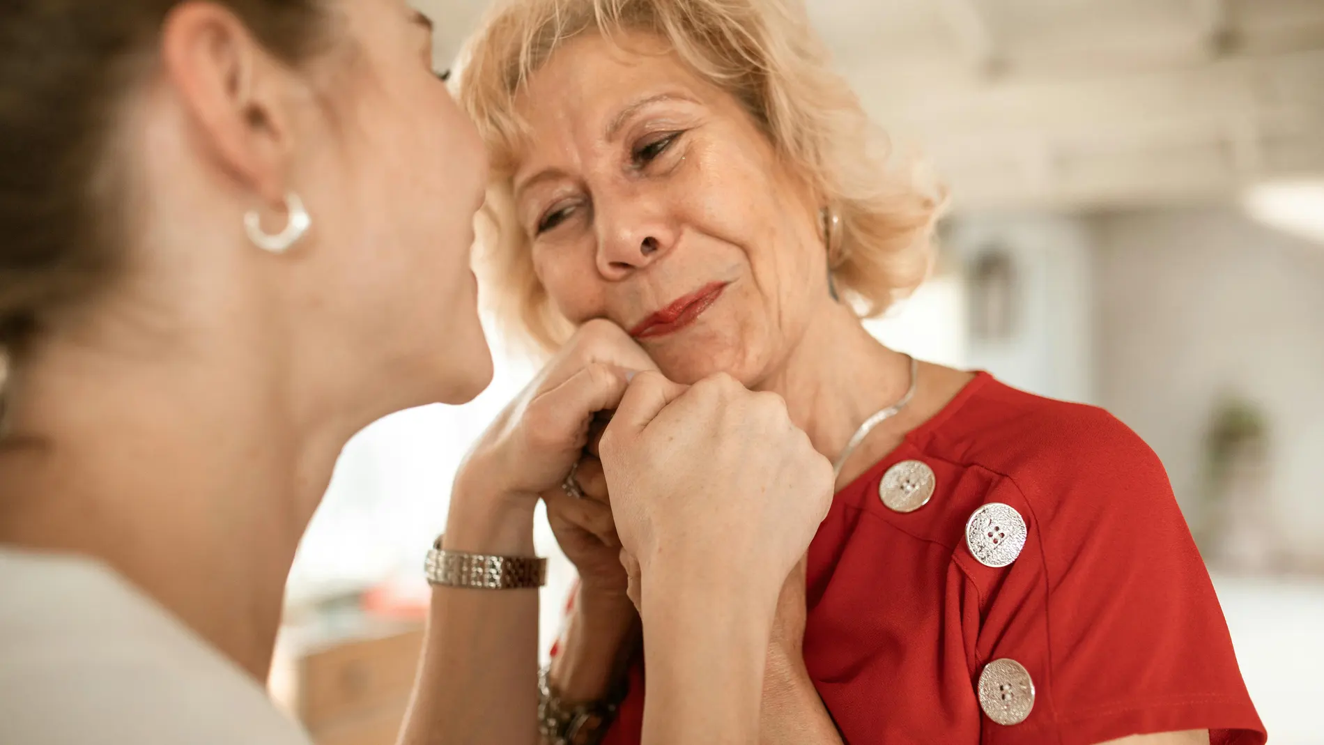 Consejos para afrontar el envejecimiento de nuestros padres