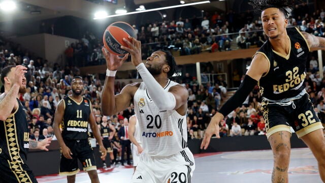 Bruno Fernando debutó con el Real Madrid ante el Mónaco