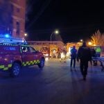 Servicios de Emergencias en el edificio afectado por el incendio en Molina de Segura (Murcia)