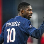 Dembélé celebra uno de los tres goles que le marcó al Brest