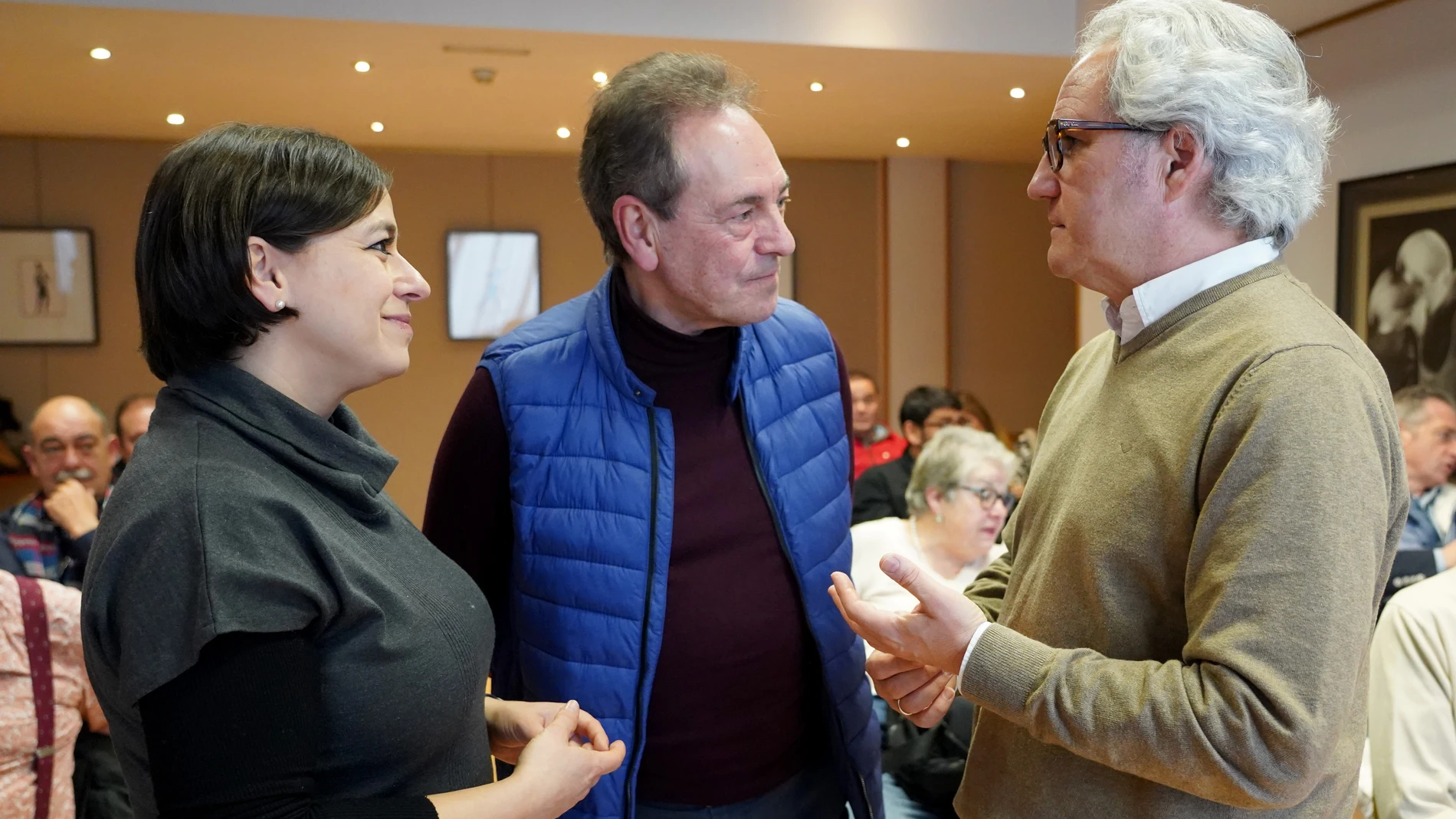 El secretario general de Ciudadanos, Carlos Pérez-Nievas, y la coordinadora del partido en Castilla y León, Gemma Villarroel, celebran un encuentro con afiliados y simpatizantes de la formación.