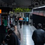 Los Mossos identifican a 135 personas en un dispositivo en el metro de Barcelona la madrugada de este domingo