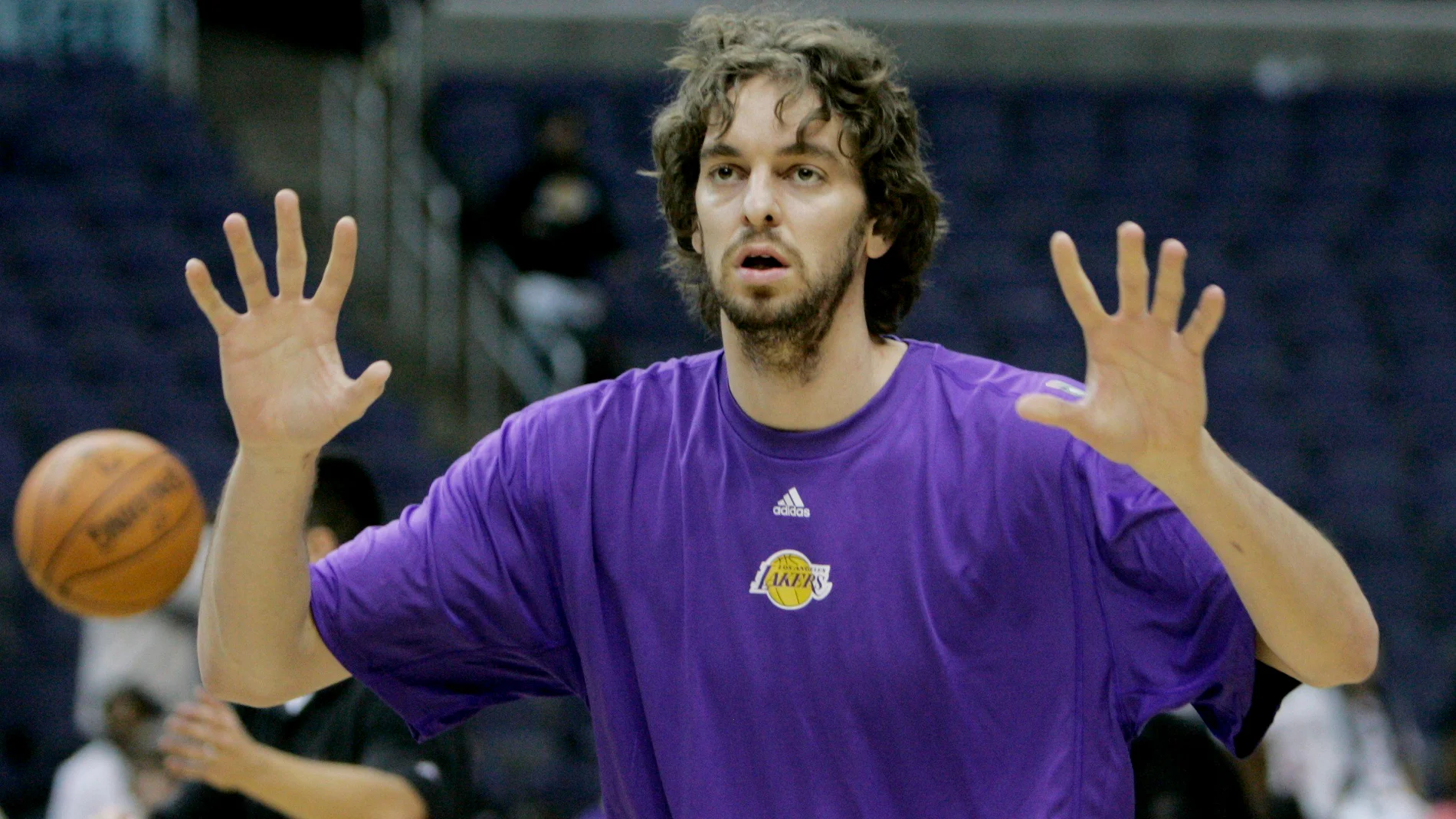 Pau Gasol, en un calentamiento con los Lakers
