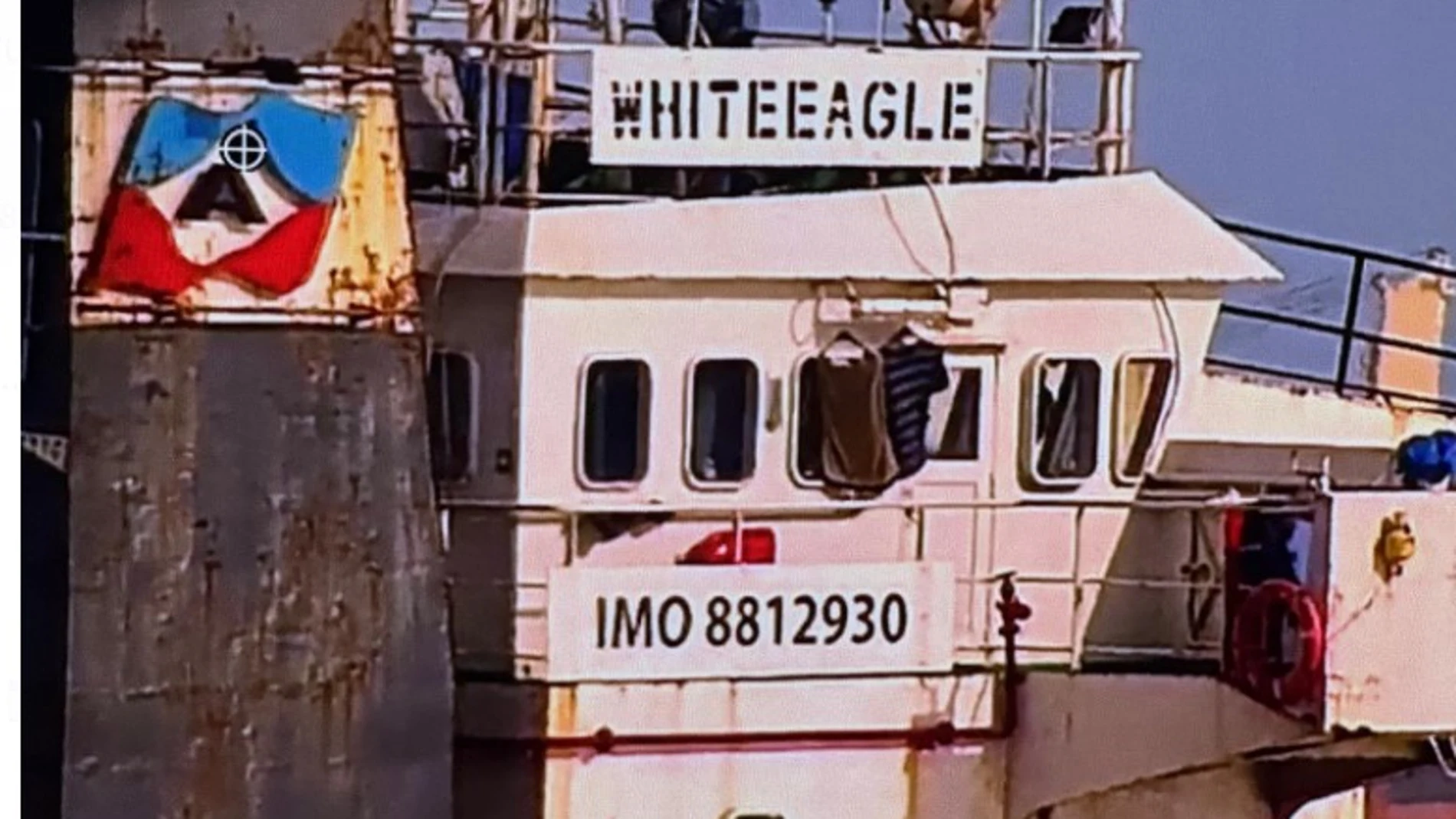 Matrícula del barco, junto al puente de mando