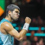 AMP.- Tenis.- (Crónica) El tenista español Carlos Alcaraz pone la directa en Róterdam y ya está en cuartos de final