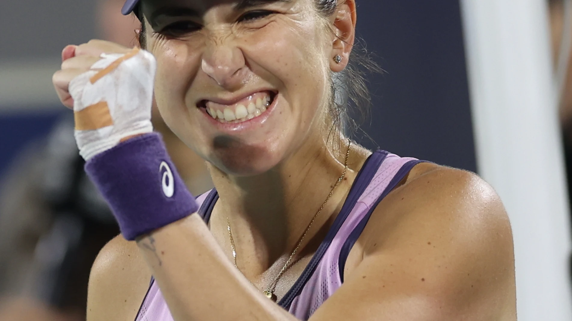 ABU DHABI (United Arab Emirates), 07/02/2025.- Belinda Bencic of Switzerland reacts after winning her semi final match against Elena Rybakina of Kazakhstan at the WTA Abu Dhabi Open tennis tournament in Abu Dhabi, United Arab Emirates, 07 February 2025. (Tenis, Kazajstán, Suiza, Emiratos Árabes Unidos) EFE/EPA/ALI HAIDER