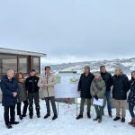 El consejero de Medio Ambiente, Vivienda y Ordenación del Territorio, Juan Carlos Suárez-Quiñones, visita las obras de la base de helicópteros de El Oterico