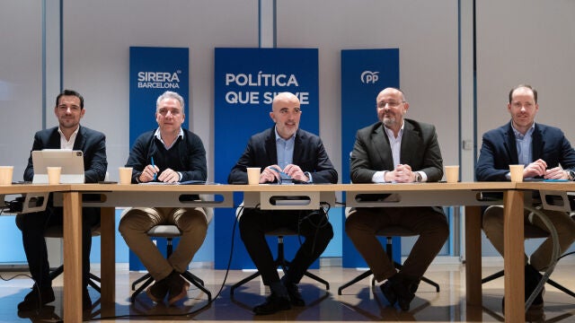 (I-D) El Vicesecretario Del PP, Elías Bendodo, El Presidente Del PP Catalán, Alejandro Fernández, El Líder Del PP En El Consistorio, Daniel Sirera, Y El Presidente Provincial Del PP En Barcelona Y Alcalde De Castelldefels (Barcelona), Manu Reyes